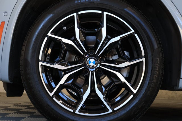 2025 BMW X4 xDrive30i