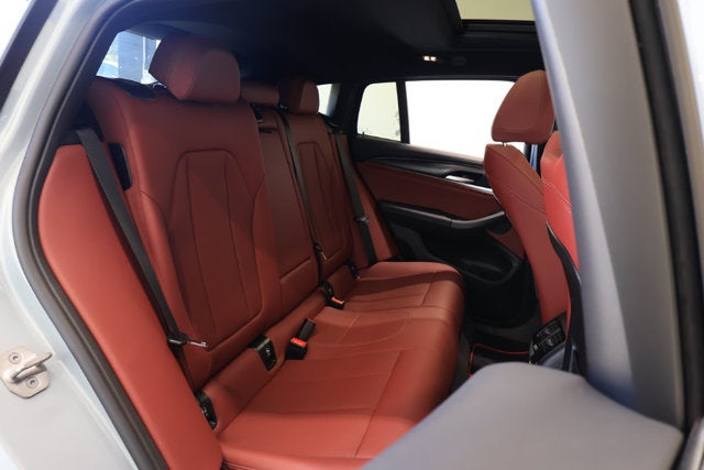 2025 BMW X4 xDrive30i