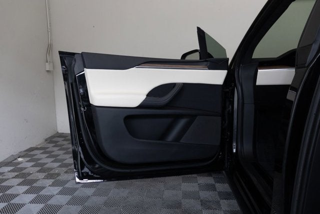 2023 Tesla Model X Standard Range