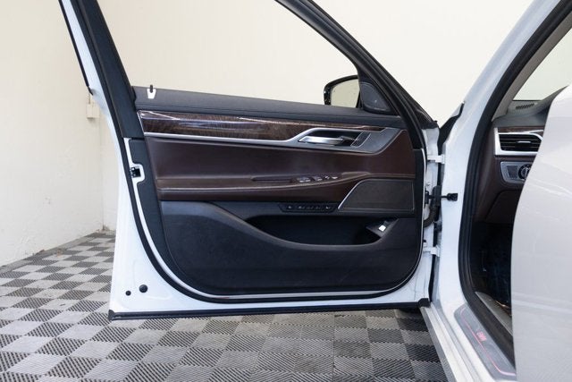 2021 BMW 7 Series 740i