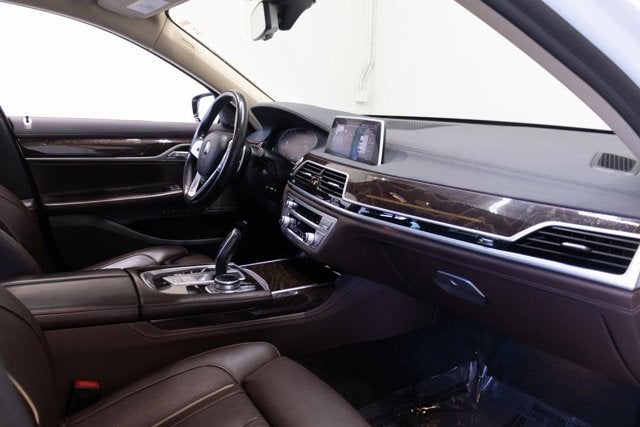 2021 BMW 7 Series 740i