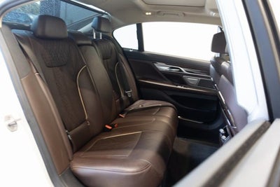 2021 BMW 7 Series 740i