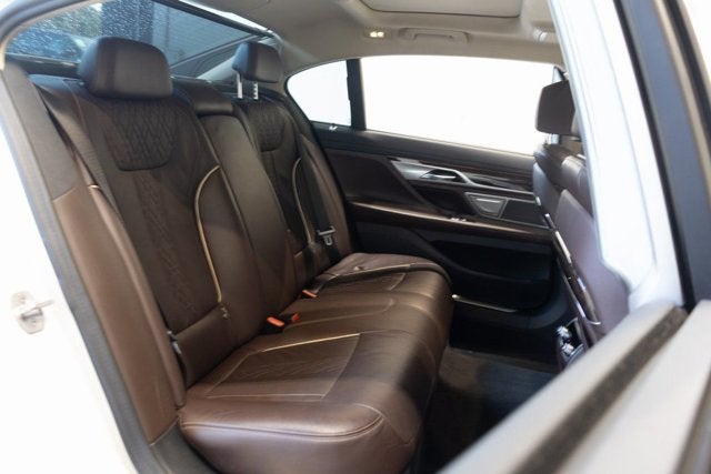 2021 BMW 7 Series 740i