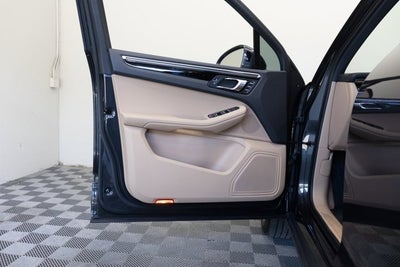 2023 Porsche Macan Base