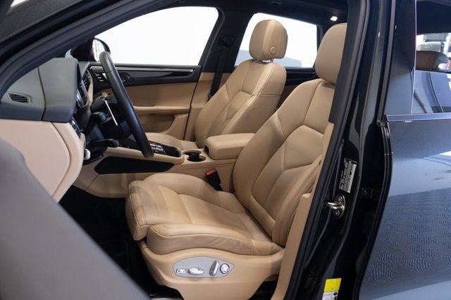 2023 Porsche Macan Base