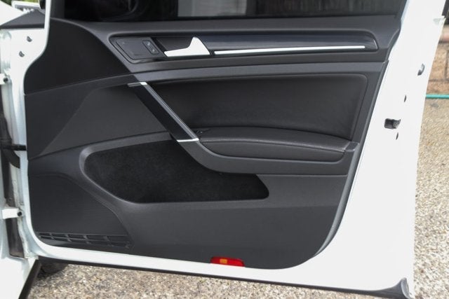 2018 Volkswagen Golf R DCC & Navigation 4Motion